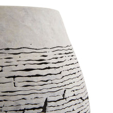 Load image into Gallery viewer, Kita Table Lamp in Detail.