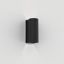 Load image into Gallery viewer, Dunbar Outdoor LED Wall Light in Detail.