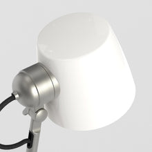 Load image into Gallery viewer, Imari Table Lamp in Detail.