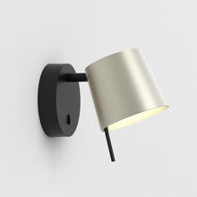 Load image into Gallery viewer, Miura LED Wall Light in Detail.