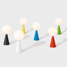 Load image into Gallery viewer, Bilia Table Lamp in Detail.