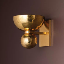 Load image into Gallery viewer, Catania Wall Light in Detail.