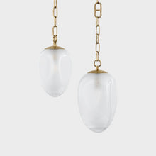 Load image into Gallery viewer, Daith Chandelier in Detail.