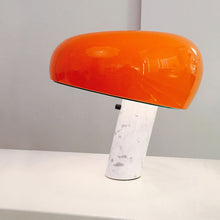 Load image into Gallery viewer, Snoopy Table Lamp in Detail.
