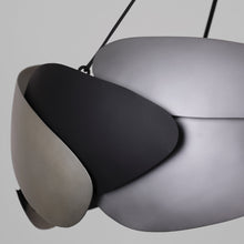 Load image into Gallery viewer, Metalo Misto Pendant Light in Detail.