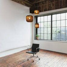 Load image into Gallery viewer, Ausi Pendant Light in living room.