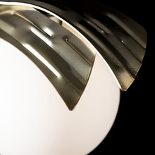 Load image into Gallery viewer, Crest Table Lamp in Detail.
