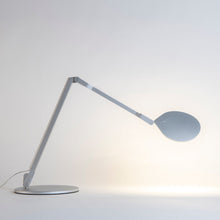 Load image into Gallery viewer, Splitty Reach Pro LED Desk Lamp in Detail.