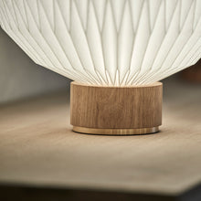 Load image into Gallery viewer, 375 Table Lamp in Detail.