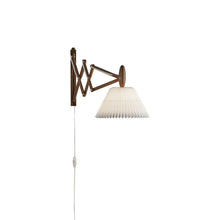 Load image into Gallery viewer, Sax 223 Wall Light in Detail.