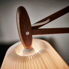 Load image into Gallery viewer, Sax 233 Wall Light in Detail.