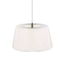 Load image into Gallery viewer, Snowdrop Pendant Light in Detail.