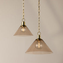 Load image into Gallery viewer, Anniebee Pendant Light in Detail.