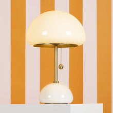 Load image into Gallery viewer, Cortney Table Lamp in Detail.