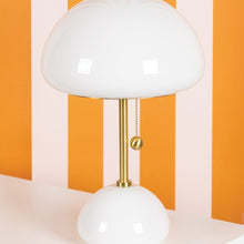 Load image into Gallery viewer, Cortney Table Lamp in Detail.