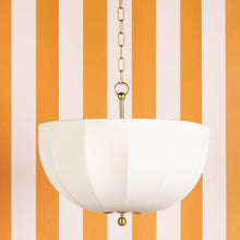 Load image into Gallery viewer, Meshelle Pendant Light in Detail.
