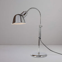 Load image into Gallery viewer, Ginger Table Lamp in Detail.