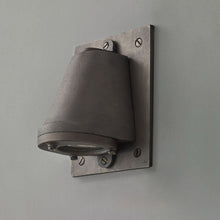 Load image into Gallery viewer, Mast Wall Light in Detail.
