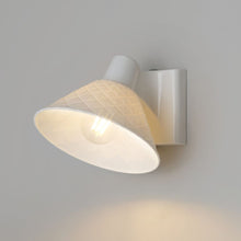 Load image into Gallery viewer, Oxford Wall Light in Detail.