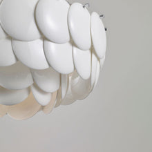 Load image into Gallery viewer, Pembridge Pendant Light in Detail.