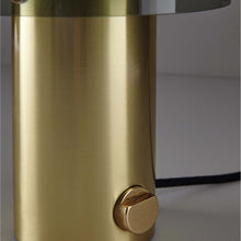 Load image into Gallery viewer, Walter Table Lamp in Detail.