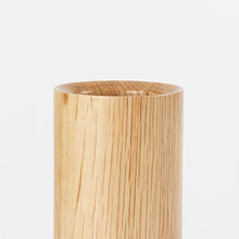 Load image into Gallery viewer, Knuckle Voronoi I Table Lamp in Detail.