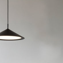 Load image into Gallery viewer, Gordon LED Pendant Light in Detail.