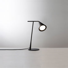Load image into Gallery viewer, Gordon Table Lamp in Detail.