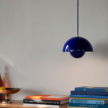 Load image into Gallery viewer, Flowerpot VP Pendant Light in Detail.