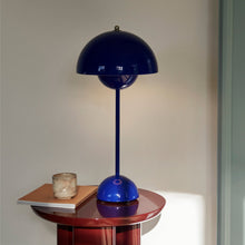 Load image into Gallery viewer, Flowerpot VP3 Table Lamp in Detail.