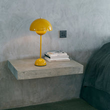 Load image into Gallery viewer, Flowerpot VP3 Table Lamp in Detail.