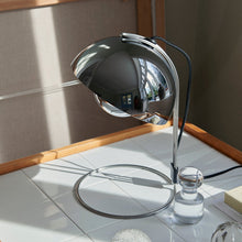 Load image into Gallery viewer, Flowerpot VP4 Table Lamp in Detail.