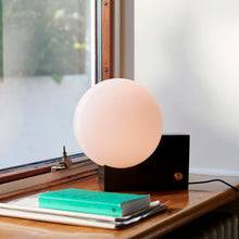 Load image into Gallery viewer, Journey SHY1 LED Table Lamp in Detail.