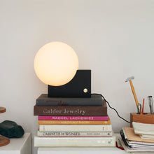 Load image into Gallery viewer, Journey SHY1 LED Table Lamp in Detail.