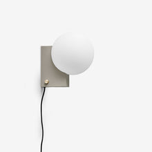 Load image into Gallery viewer, Journey SHY1 LED Table Lamp in Detail.