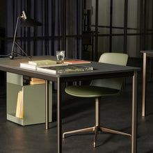 Load image into Gallery viewer, Tripod HM8 Table Lamp in living room.