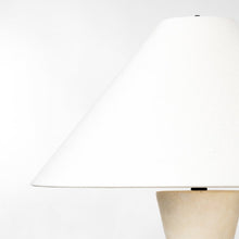Load image into Gallery viewer, Kamas Table Lamp in Detail.