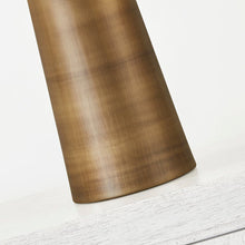 Load image into Gallery viewer, Lush Table Lamp in Detail.
