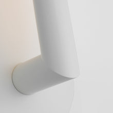 Load image into Gallery viewer, Fielle LED Wall Light in Detail.