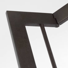 Load image into Gallery viewer, Amell Floor Lamp in Detail.