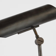 Load image into Gallery viewer, Flore Floor Lamp in Detail.