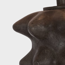 Load image into Gallery viewer, Luxor Table Lamp in Detail.