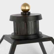 Load image into Gallery viewer, Stratford Outdoor Gas Post Light in Detail.