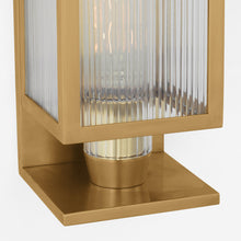 Load image into Gallery viewer, York Outdoor Wall Lightp in Detail.