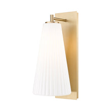 Load image into Gallery viewer, Farrell Bath Vanity Light in Modern Gold (16.5-Inch).