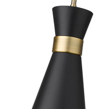 Load image into Gallery viewer, Soriano Pendant Light in Detail.