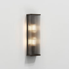 Load image into Gallery viewer, Avignon Square Wall Light in Detail.