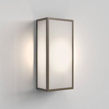 Load image into Gallery viewer, Messina Outdoor Wall Light in Detail.