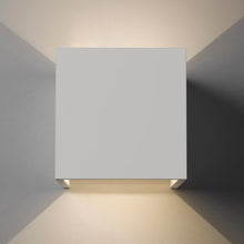 Load image into Gallery viewer, Pienza LED Wall Light in Detail.