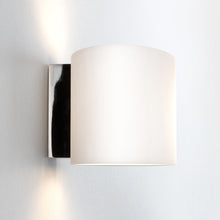 Load image into Gallery viewer, Tokyo Classic Wall Light in Detail.